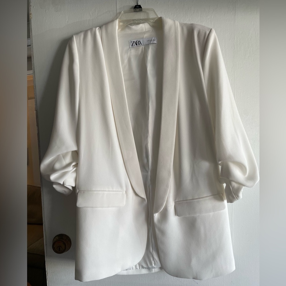 Women’s Zara blazer 
Size M